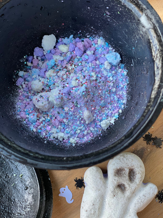 Ghost Dusting Halloween – little hearts and souls